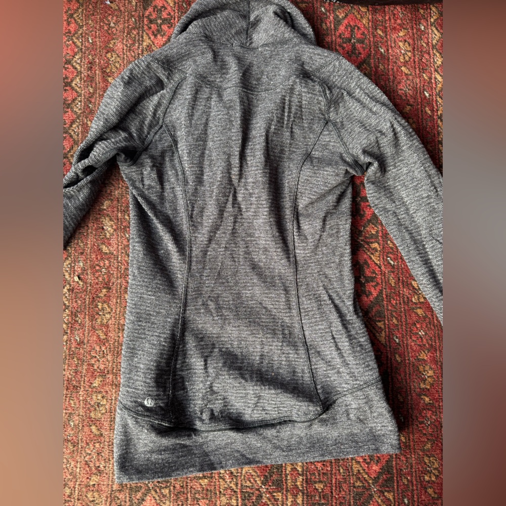 Size 4 Lululemon base layer - Picture 6 of 6